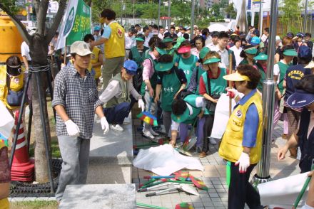 우리동네 깨끗이 하는 날청소 의 사진