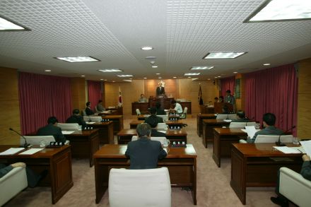 구의회 회의 의 사진3