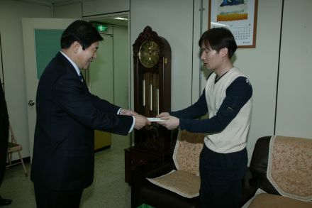 성금전달 의 사진