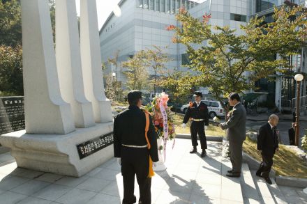 참전기념비 건립2주년 및 재향군 의 사진