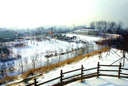 체육공원 설경 의 사진