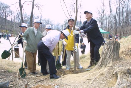 제58회 식목일 행사 의 사진3