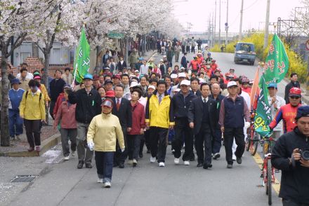 벚꽃십리길 구민걷기대회 의 사진5