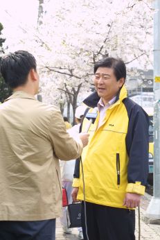 벚꽃십리길 구민걷기대회 의 사진20