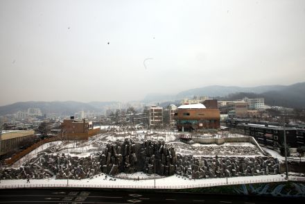 눈 쌓인 금천 폭포공원 의 사진2