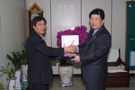 새마을 협의회 전회장 표창수여 의 사진