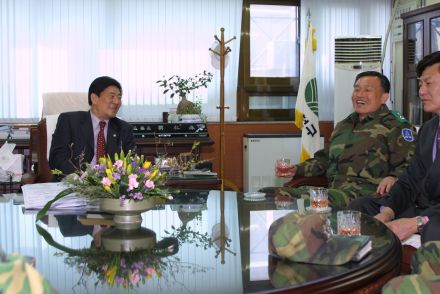 육군 제52사단장 구청방문 의 사진5