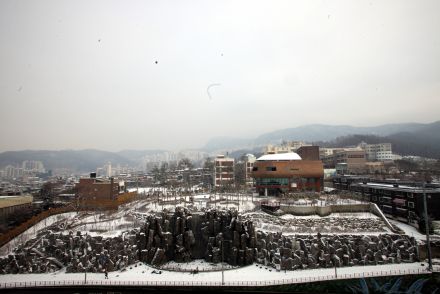 눈 쌓인 금천 폭포공원 의 사진3