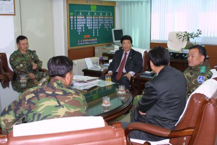 육군 제52사단장 구청방문 의 사진8
