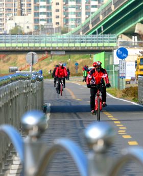 금천한내 자전거타는 주민들 의 사진1