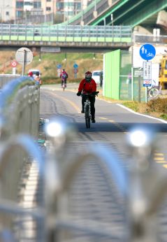 금천한내 자전거타는 주민들 의 사진3