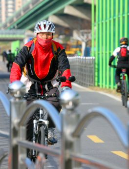 금천한내 자전거타는 주민들 의 사진4