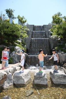 삼성산 시민공원에서 여름을 즐기는 아이들 의 사진6