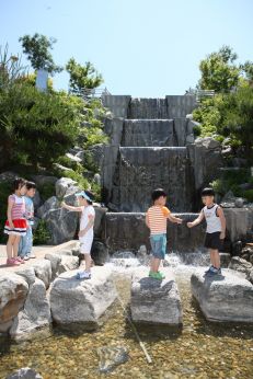 삼성산 시민공원에서 여름을 즐기는 아이들 의 사진7