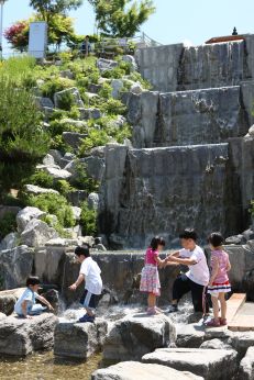 삼성산 시민공원에서 여름을 즐기는 아이들 의 사진15