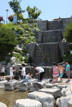삼성산 시민공원에서 여름을 즐기는 아이들 의 사진16