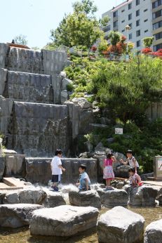 삼성산 시민공원에서 여름을 즐기는 아이들 의 사진29