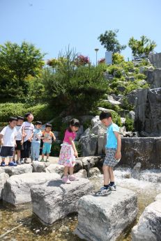 삼성산 시민공원에서 여름을 즐기는 아이들 의 사진64