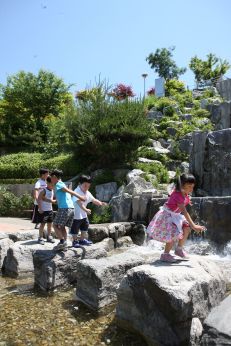 삼성산 시민공원에서 여름을 즐기는 아이들 의 사진69