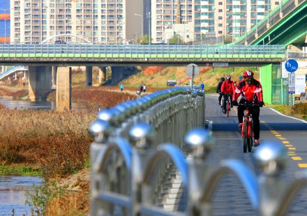 금천한내 자전거타는 주민들 의 사진7