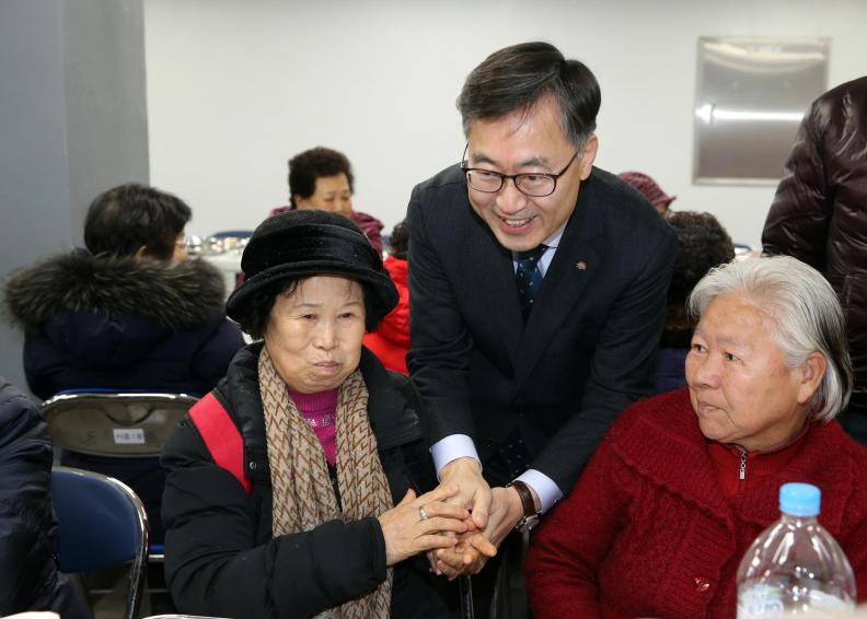 직능단체 연합 떡국나눔 경로잔치 의 사진6