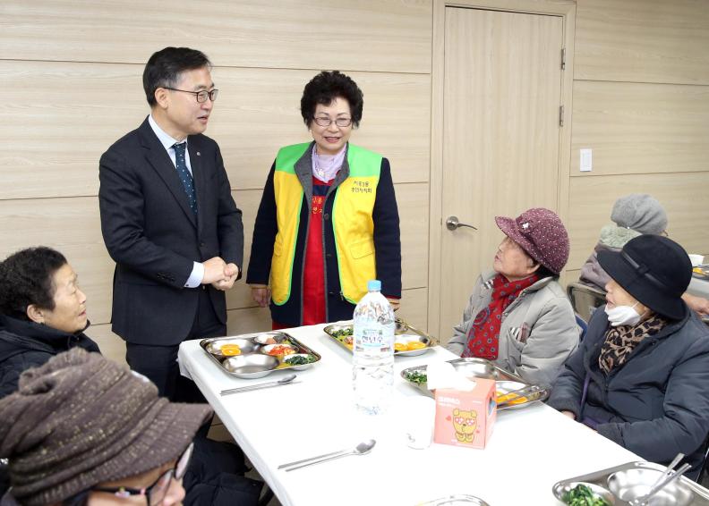 직능단체 연합 떡국나눔 경로잔치 의 사진7