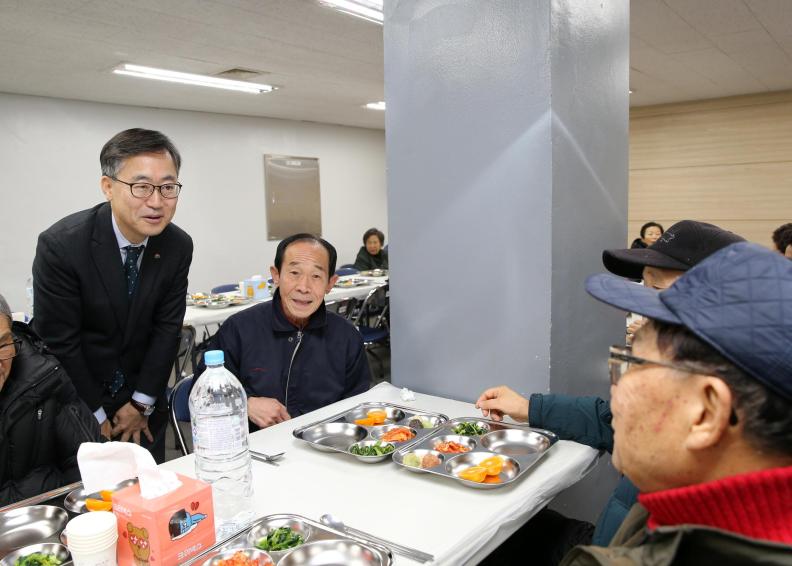 직능단체 연합 떡국나눔 경로잔치 의 사진10