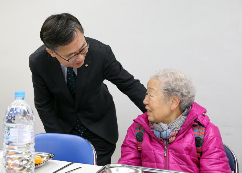 직능단체 연합 떡국나눔 경로잔치 의 사진11