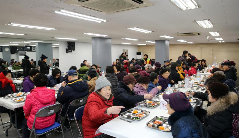 직능단체 연합 떡국나눔 경로잔치 의 사진12