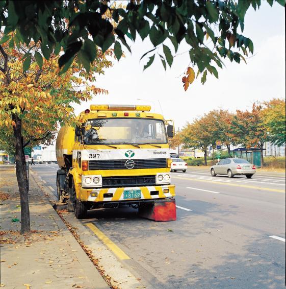 2002 청소차량 의 사진