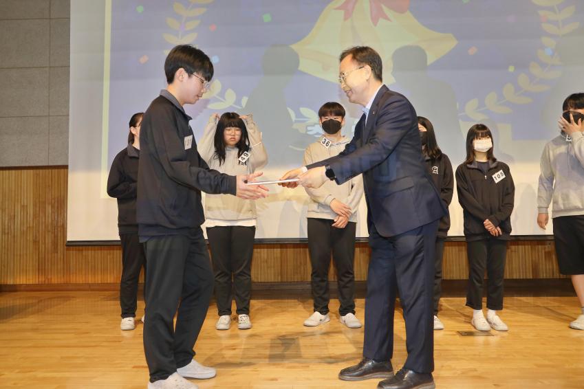 제5회 찾아가는 현장구청장의 날(안천중학교와 함께하는 금천구 바로 알기 퀴즈대회) 의 사진35