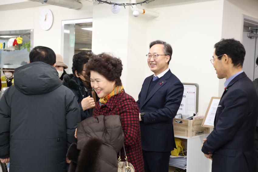 복숭아마을과 독산1동 자원봉사캠프 떡국․떡국떡 나눔 행사 의 사진15