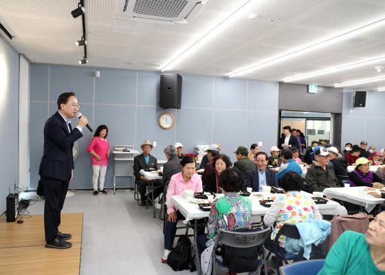 시흥5동 더큰사랑 가족 봉사대 어버이날 사랑의 나눔 밥상 의 사진5