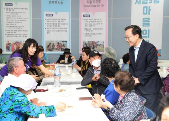 시흥5동 더큰사랑 가족 봉사대 어버이날 사랑의 나눔 밥상 의 사진9
