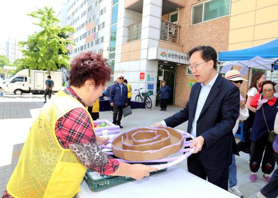 금천한내어르신복지센터 '도심 속 마을장터' 의 사진9