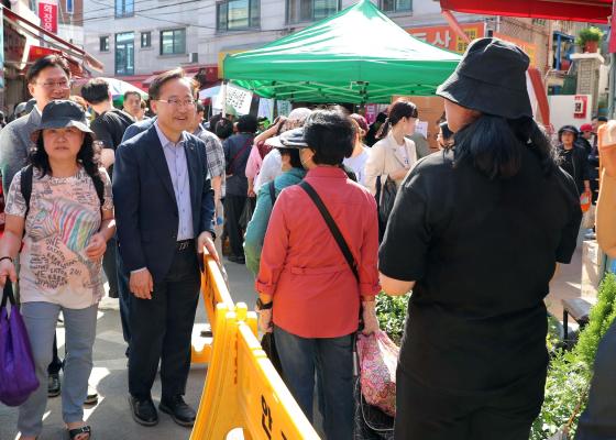 비단길현대시장 '야시장 운영과 고객사은 대축제' 의 사진10
