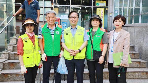 독산4동 추석 맞이 대청소 격려 의 사진4