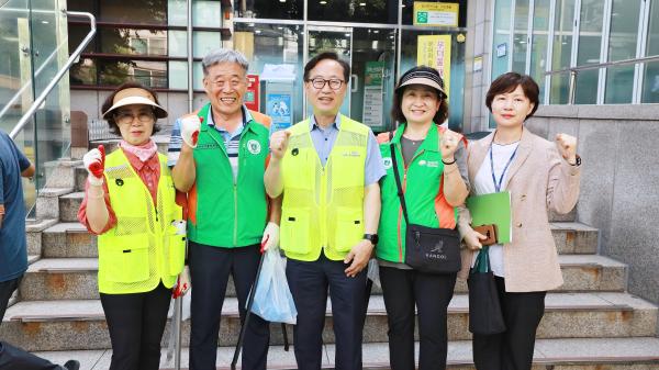 독산4동 추석 맞이 대청소 격려 의 사진5