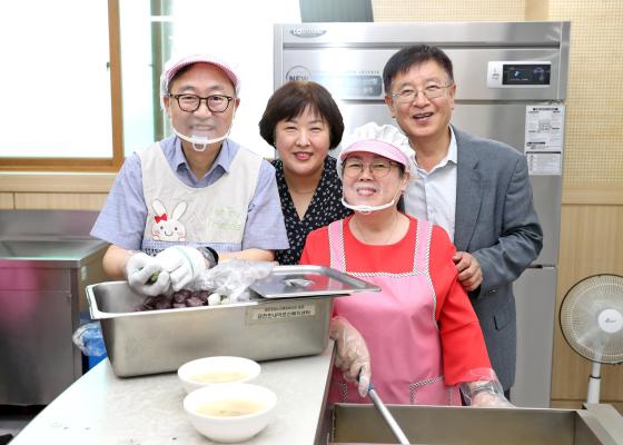 금천한내어르신복지센터 추석 특식 행사 의 사진20