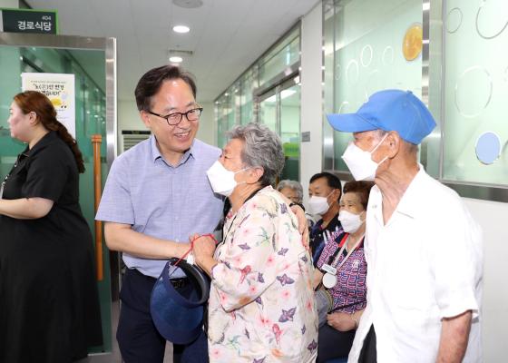 금천한내어르신복지센터 추석 특식 행사 의 사진23