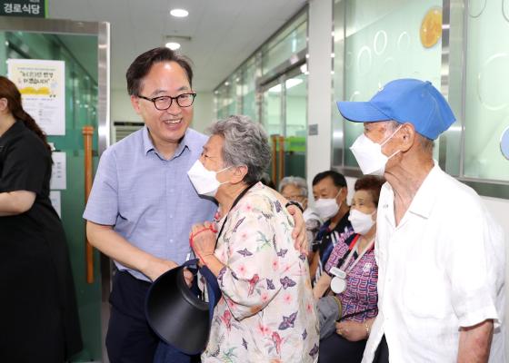 금천한내어르신복지센터 추석 특식 행사 의 사진24