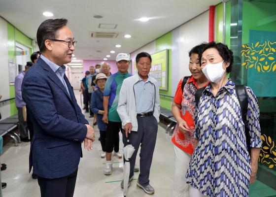 금천노인종합복지관 추석맞이 특식제공 행사 의 사진1