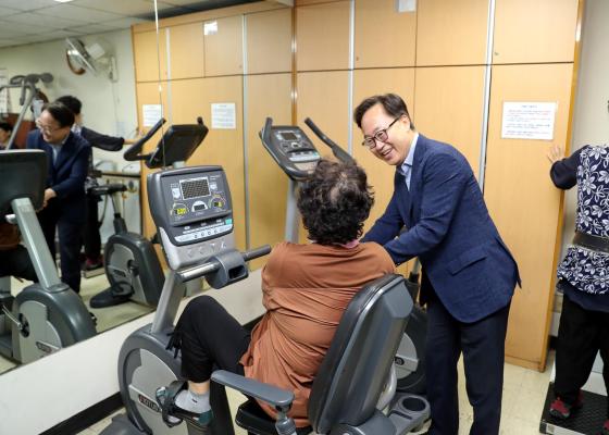 금천노인종합복지관 추석맞이 특식제공 행사 의 사진7