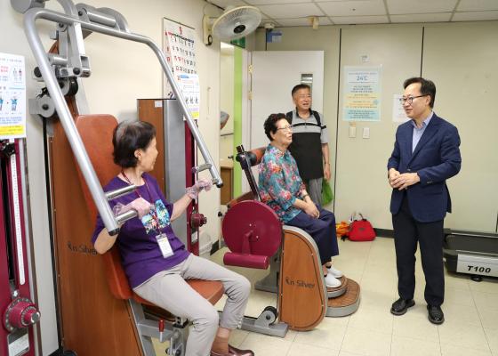 금천노인종합복지관 추석맞이 특식제공 행사 의 사진8
