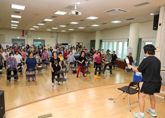 금천노인종합복지관 추석맞이 특식제공 행사 의 사진18