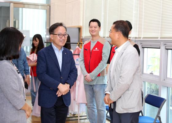 시흥3동 2024년 저소득 어르신 행복사진 촬영 의 사진6
