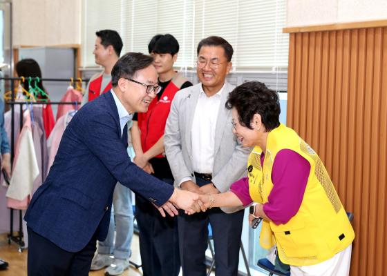 시흥3동 2024년 저소득 어르신 행복사진 촬영 의 사진7