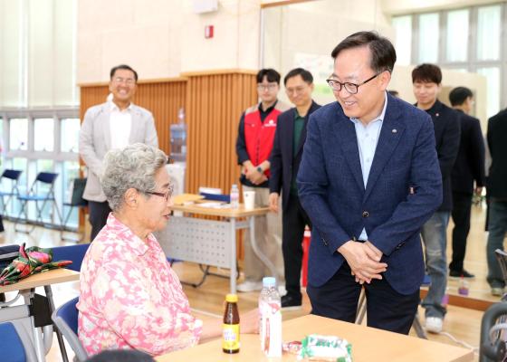 시흥3동 2024년 저소득 어르신 행복사진 촬영 의 사진10