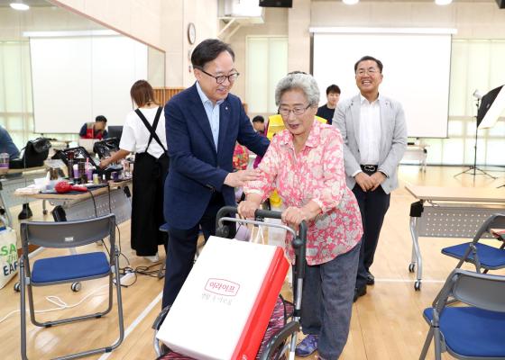 시흥3동 2024년 저소득 어르신 행복사진 촬영 의 사진13