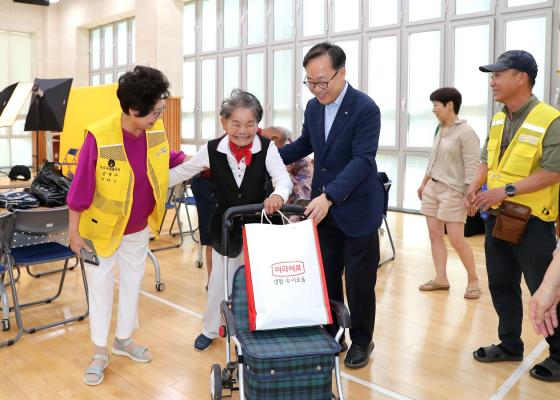 시흥3동 2024년 저소득 어르신 행복사진 촬영 의 사진14